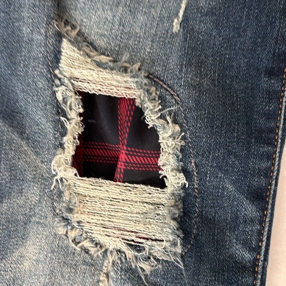 Judy Blue size 11 with patches behind distressingNWT - Picture 3 of 10